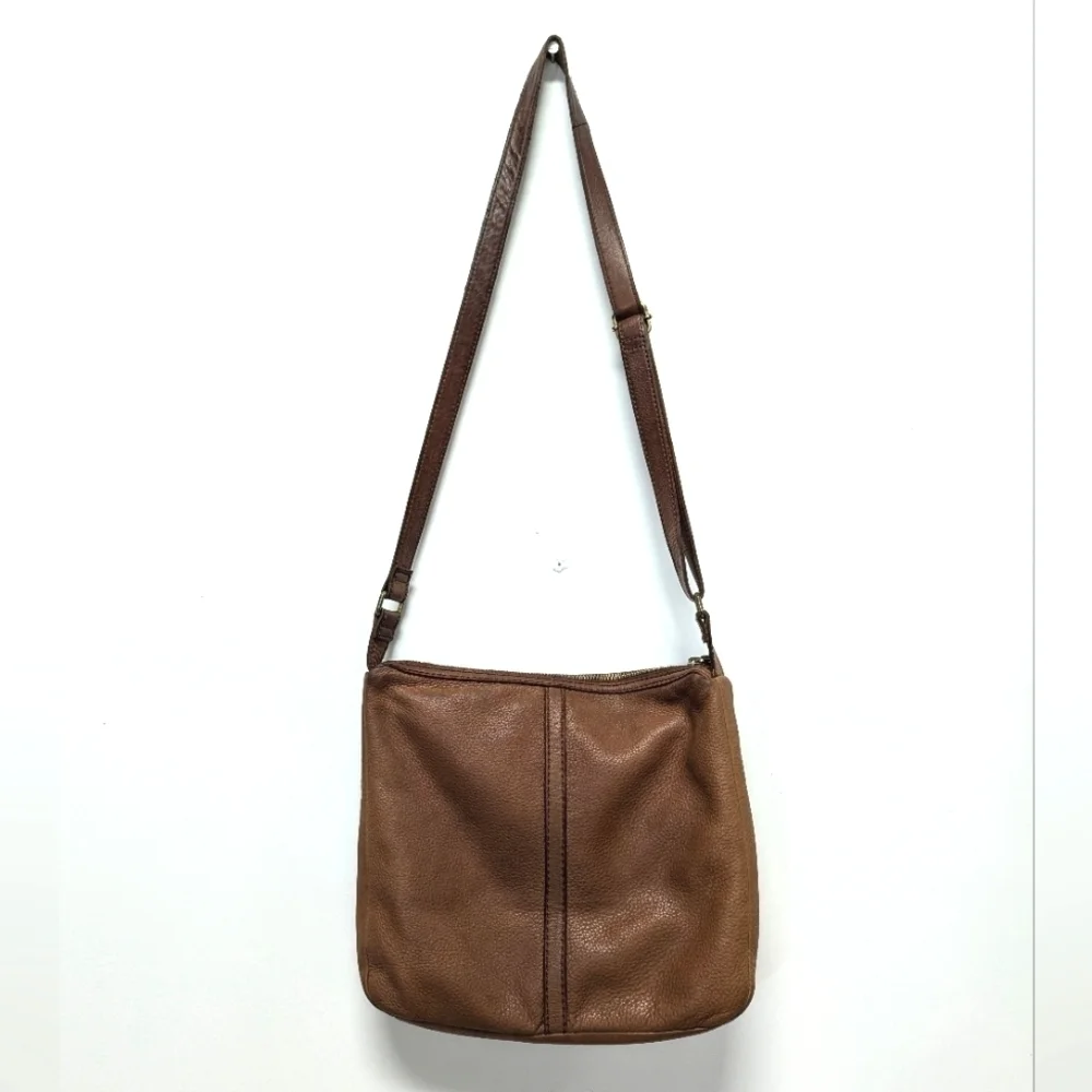 Fossil Brown Leather Crossbody Zipper Close Pockets Adjustable Strap Brass